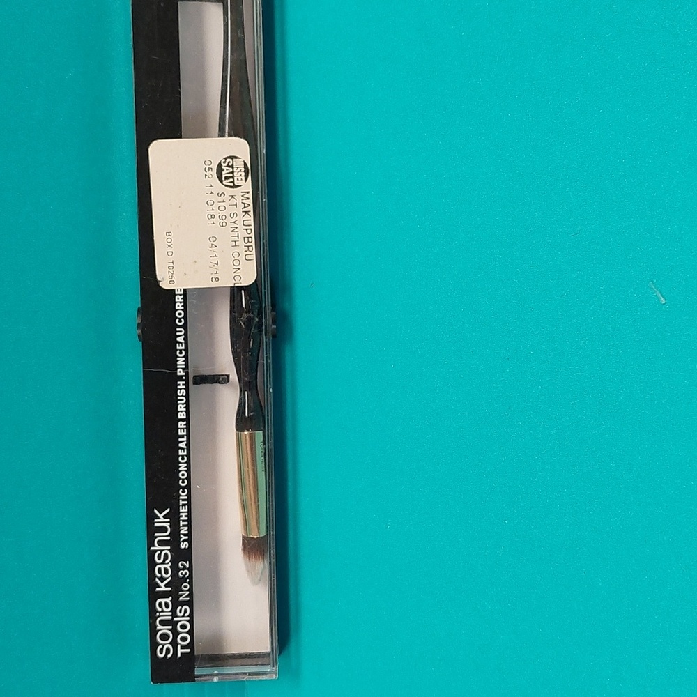 Sonia Kashuk concealer brush